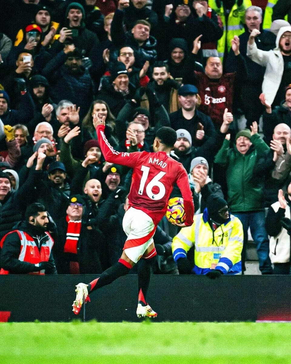 梅西在曼联比赛中重要助攻，重返赛场引发热议！